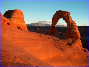 Delicate Arch & its bowl